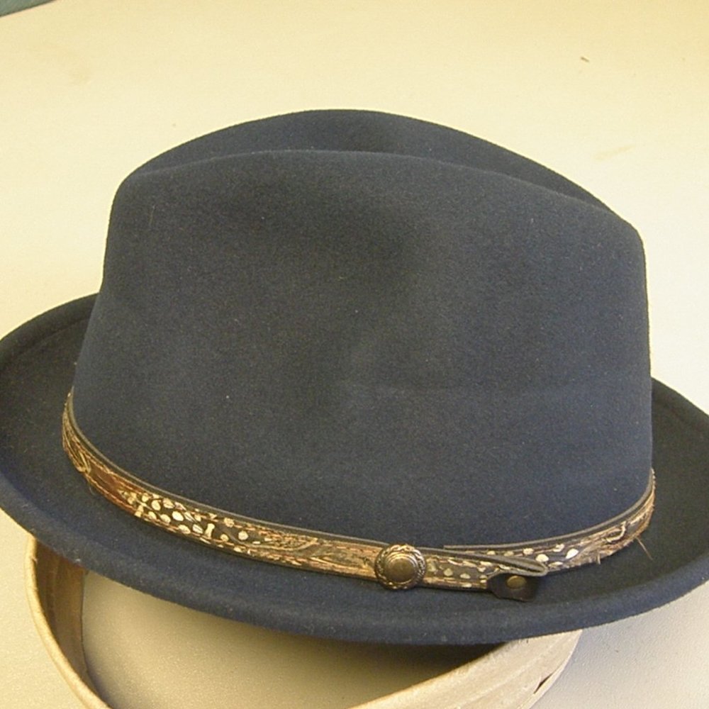 New Classic blue lite felt Fedora with a Stylish leather band Large